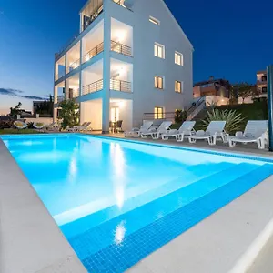 https://villa-carlotta.hotelinzadar.com